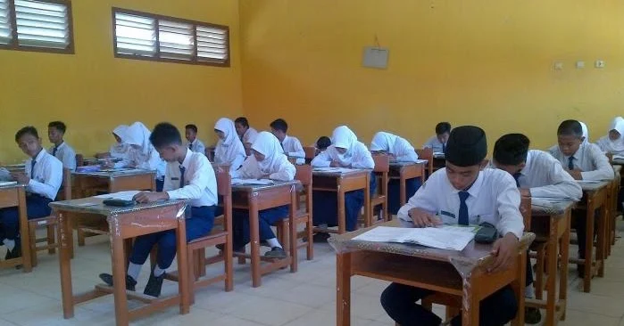 Guru Bimbingan Belajar SMP – Mengajar & Membimbing Siswa