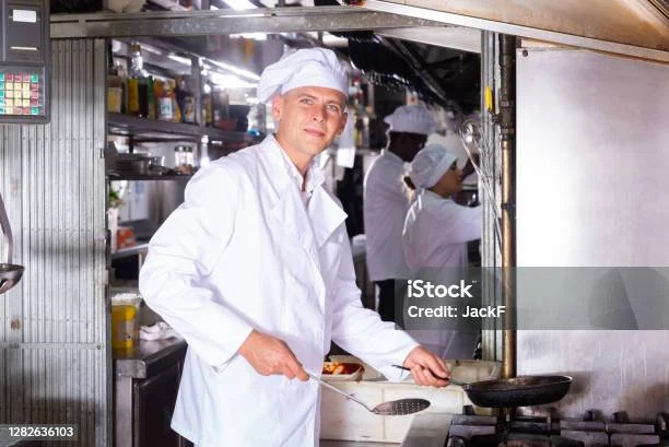 Koki Berpengalaman – Dapur Restoran Bintang 4