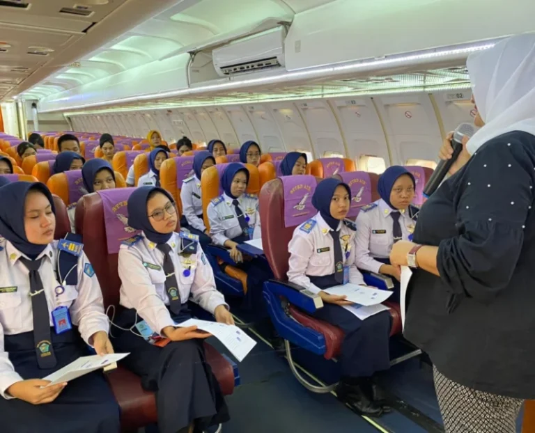 Steward – Pelayanan Penumpang di Industri Penerbangan