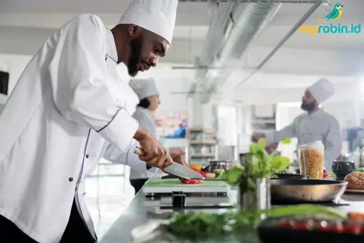 Asisten Koki – Bantu Persiapan Dapur di Restoran Bintang 4