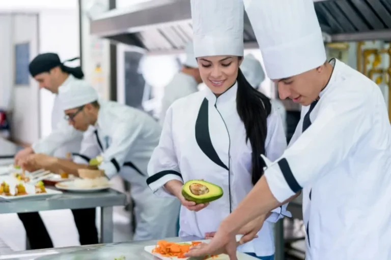 Asisten Koki – Bergabung dengan Tim Dapur Dinamis