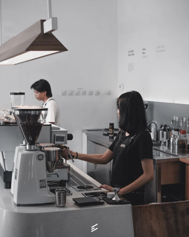 Capster – Barista Handal untuk Kedai Kopi Modern