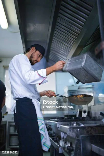 Koki – Siapkan Hidangan Lezat di Restoran