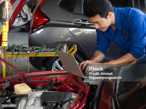 Mekanik Mobil – Perawatan & Perbaikan Kendaraan