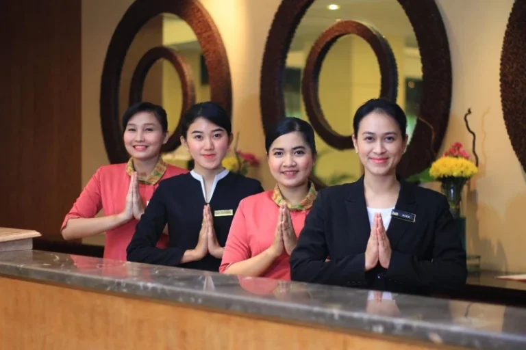 Pelayan restoran – layanan prima dengan senyum