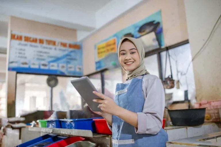 Pramuniaga Klakah – Penjualan Produk Fashion